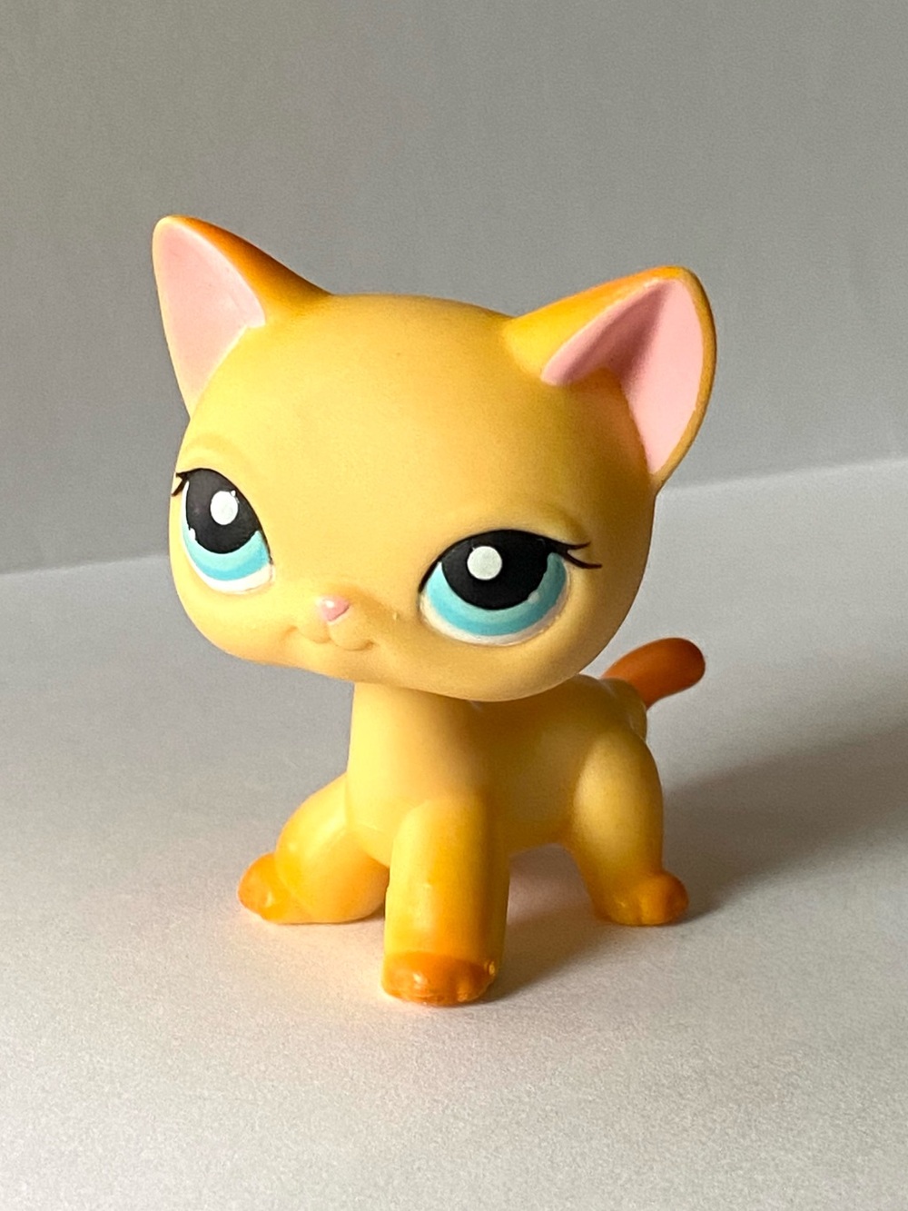 Littlest Pet Shop (LPS) Cat Orange Shorthair Ginger Blue Eyes 2006 Hasbro